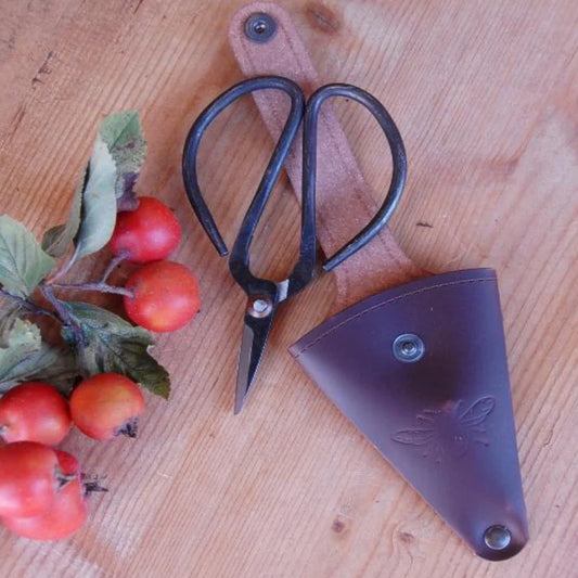 Scissors in leather pouch Eclectopia Gifts and Specialty Homewares 
