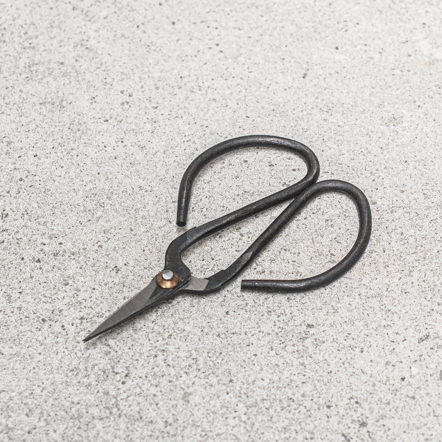 Scissors in leather pouch Eclectopia Gifts and Specialty Homewares 