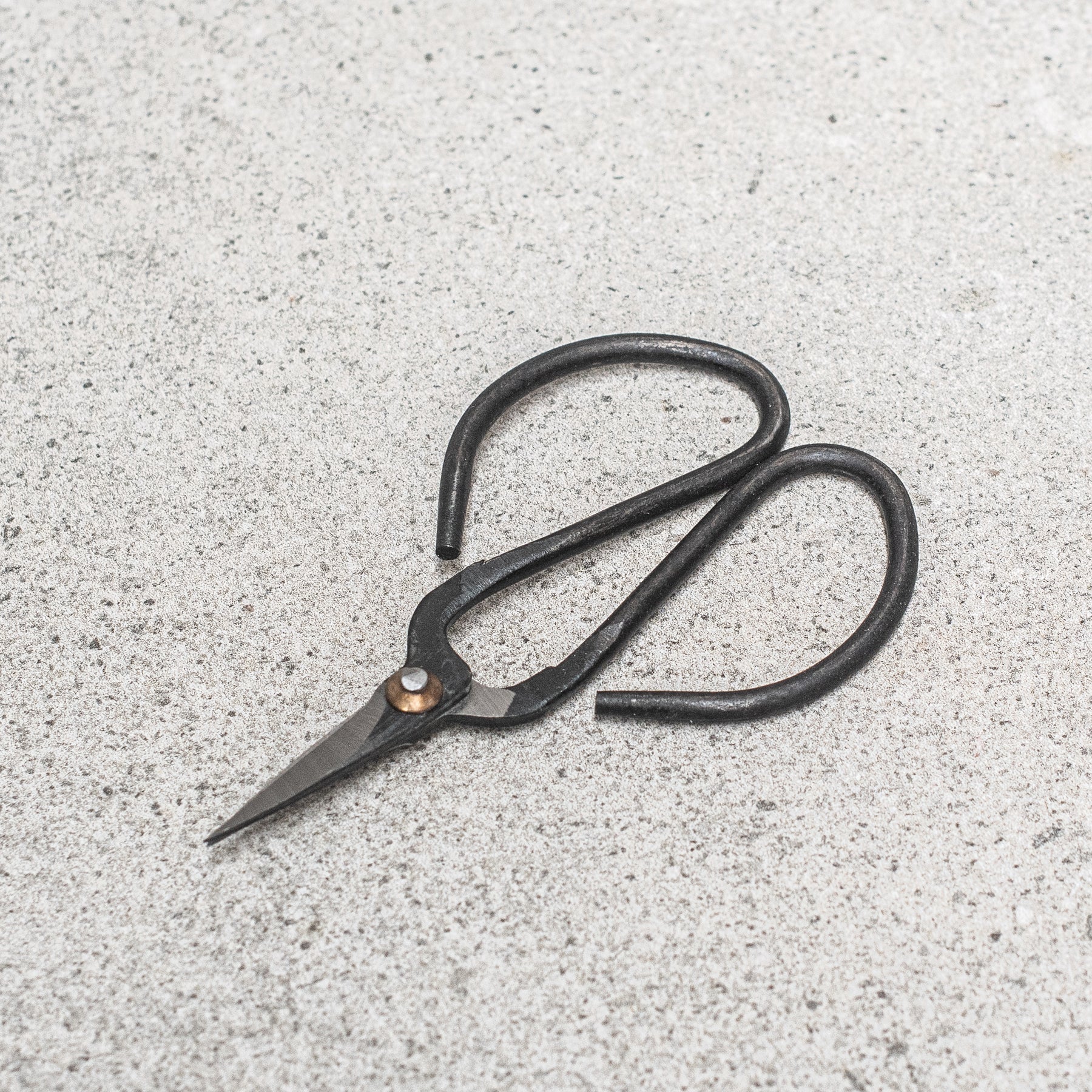 Scissors in leather pouch Eclectopia Gifts and Specialty Homewares 