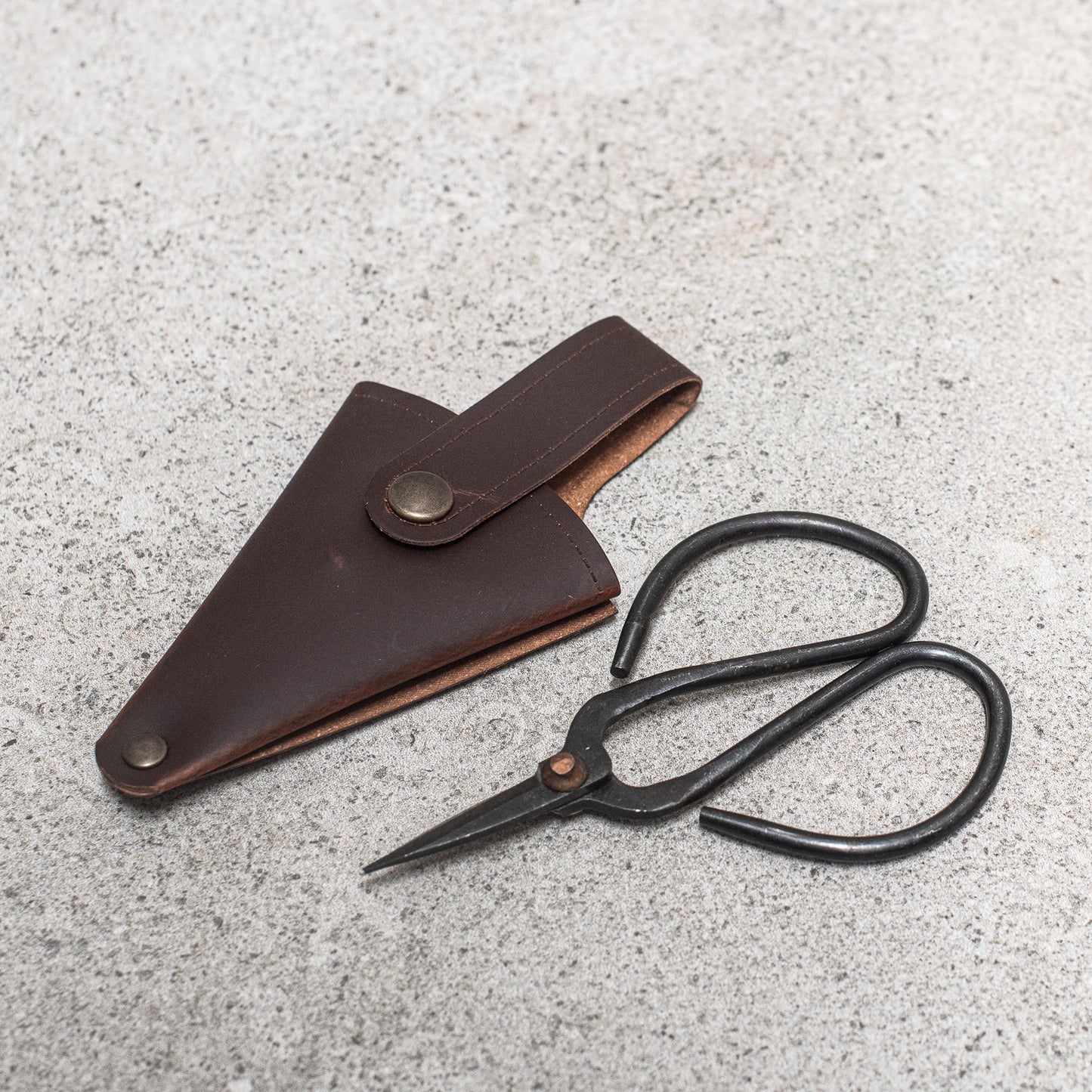 Scissors in leather pouch Eclectopia Gifts and Specialty Homewares 