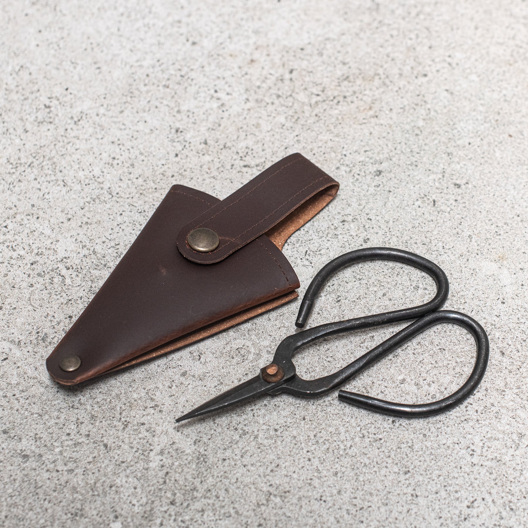Scissors in leather pouch Eclectopia Gifts and Specialty Homewares 
