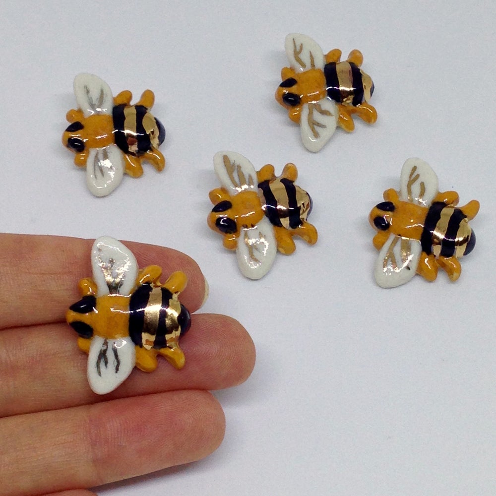 Bee ceramic brooch Eclectopia Gifts and Specialty Homewares 